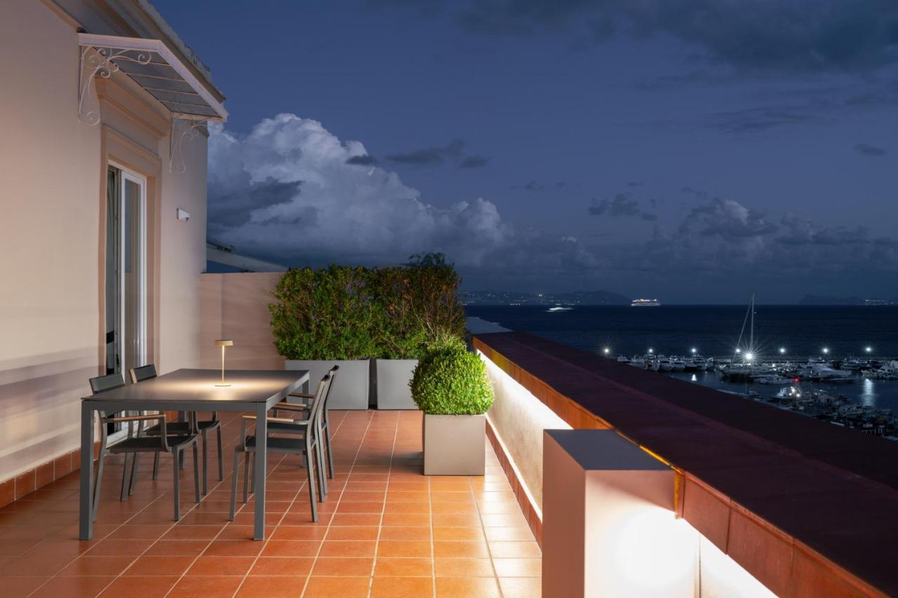 Caracciolo 13 Rooftop & Suites Naples Exterior photo