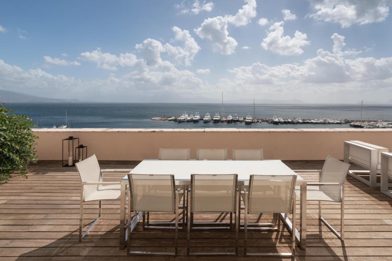 Caracciolo 13 Rooftop & Suites Naples Exterior photo