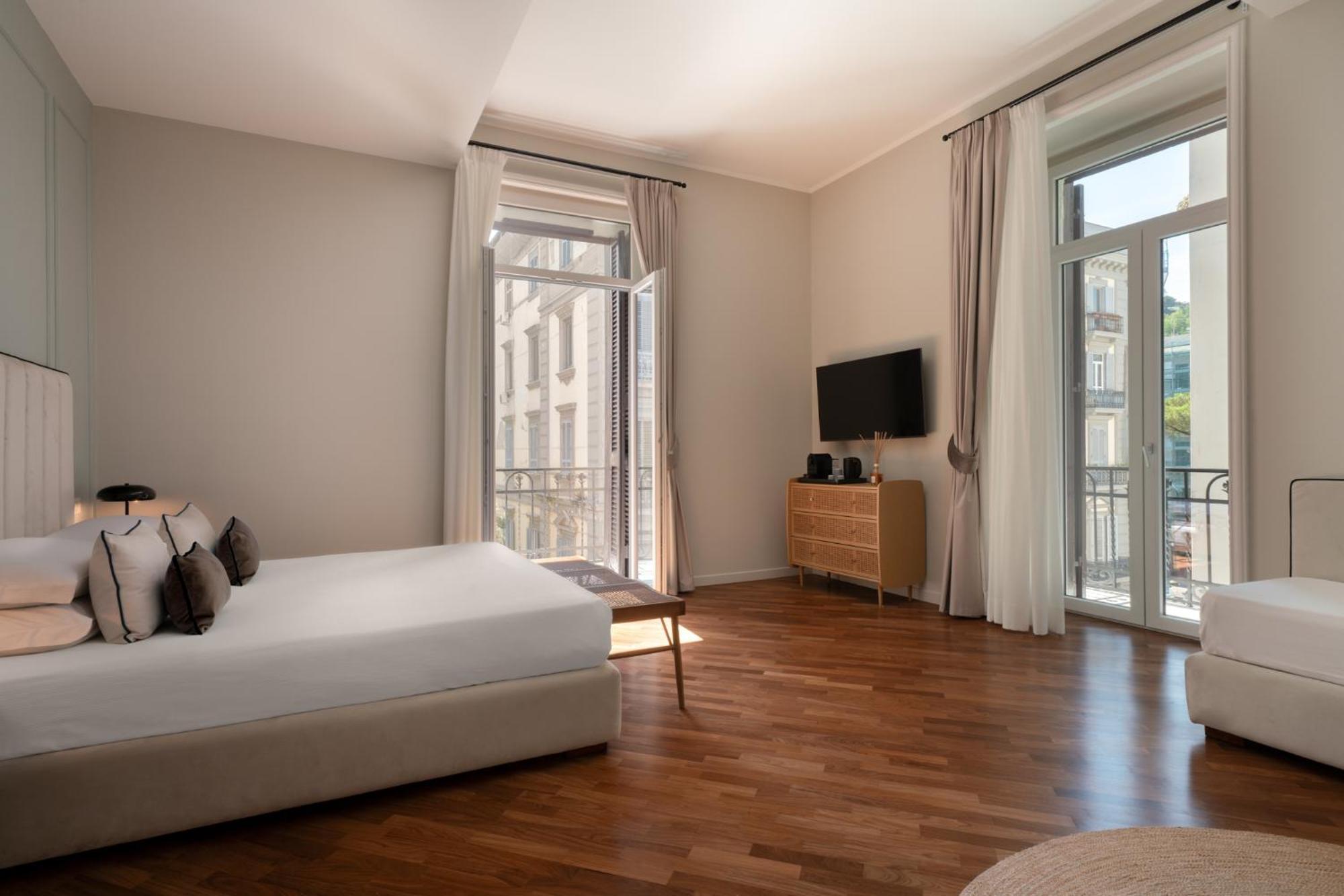Caracciolo 13 Rooftop & Suites Naples Exterior photo